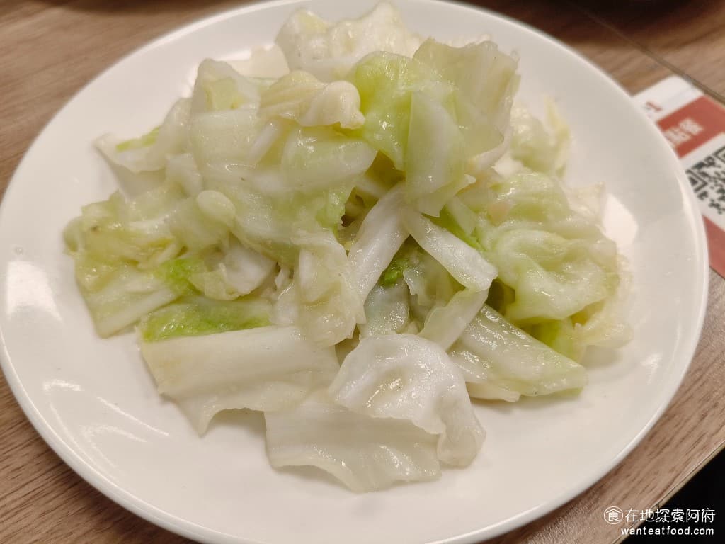 東湖家鄉小吃,東湖家鄉小吃菜單,東湖家鄉小吃價格,內湖區美食,內湖美食,東湖美食,中式料理,熱炒,熱炒 炒高麗菜 高麗菜的調味非常清爽，沒有加過多的鹽巴。 @在地阿府的美食世界