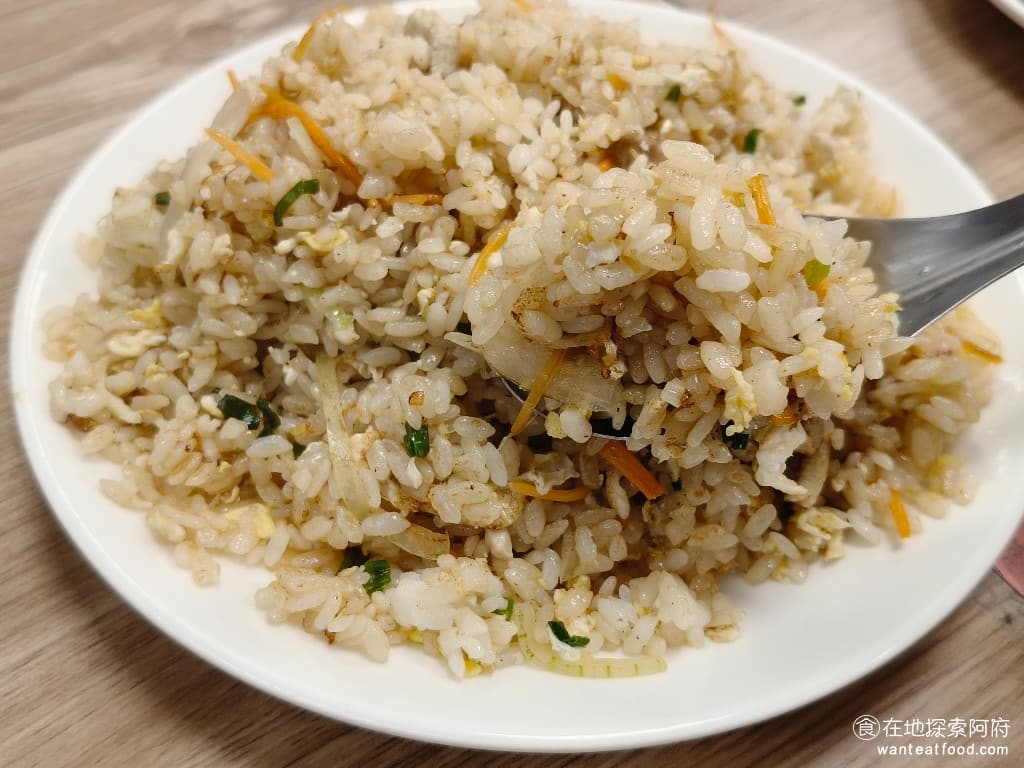 東湖家鄉小吃,東湖家鄉小吃菜單,東湖家鄉小吃價格,內湖區美食,內湖美食,東湖美食,中式料理,熱炒,熱炒 調味上也是走著清淡的路線，炒飯吃起來感覺醬油和鹽巴都沒有加得很多，這樣的調味對身體沒有負擔，所以適合回頭客，每天來吃也不容易吃膩。 @在地阿府的美食世界