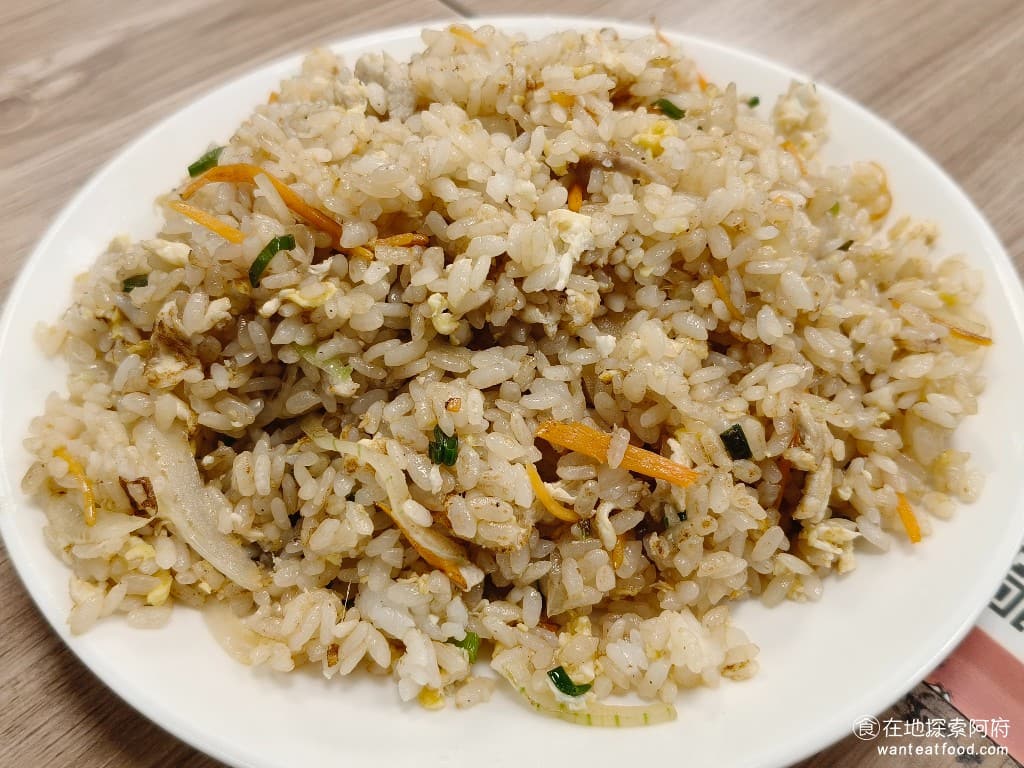 東湖家鄉小吃,東湖家鄉小吃菜單,東湖家鄉小吃價格,內湖區美食,內湖美食,東湖美食,中式料理,熱炒,熱炒 肉絲炒飯 炒飯是《東湖家鄉小吃》的強項，份量給得非常大，重點是吃起來不油膩，還帶有香氣。 @在地阿府的美食世界