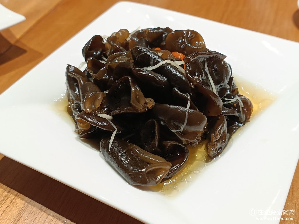 鼎泰豐,復興店,鼎泰豐,復興店菜單,鼎泰豐,復興店價格,大安區美食,大安美食,忠孝復興美食,中式料理,小籠包,蛋炒飯 涼拌雲耳 130 元 黑木耳淋上了醬油，並且加上薑絲，整體搭配起來非常的順口。 @在地探索的阿府美食世界