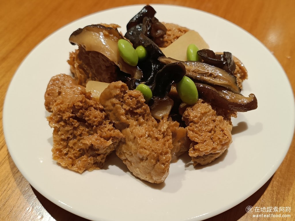 鼎泰豐,復興店,鼎泰豐,復興店菜單,鼎泰豐,復興店價格,大安區美食,大安美食,忠孝復興美食,中式料理,小籠包,蛋炒飯 烤麩 130 元 烤麩算是這裡賣的最好的小菜，每次來吃都常常吃不到，當我們點餐的時候，和店員詢問有沒有烤麩，店員都說要再問一下。 @在地探索的阿府美食世界