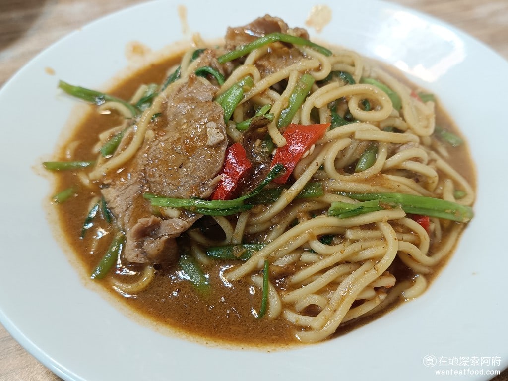 莫宰羊-內湖港墘店,莫宰羊-內湖港墘店菜單,莫宰羊-內湖港墘店價格,內湖區美食,內湖美食,港墘美食,台灣小吃,羊肉爐,炒飯 羊肉炒麵 羊肉炒麵的沙茶加了非常多，所以整盤炒麵，沙茶味道很重，辣度在小辣以上，整體吃起來偏鹹，重口味的人會很喜歡。 @在地阿府的美食世界