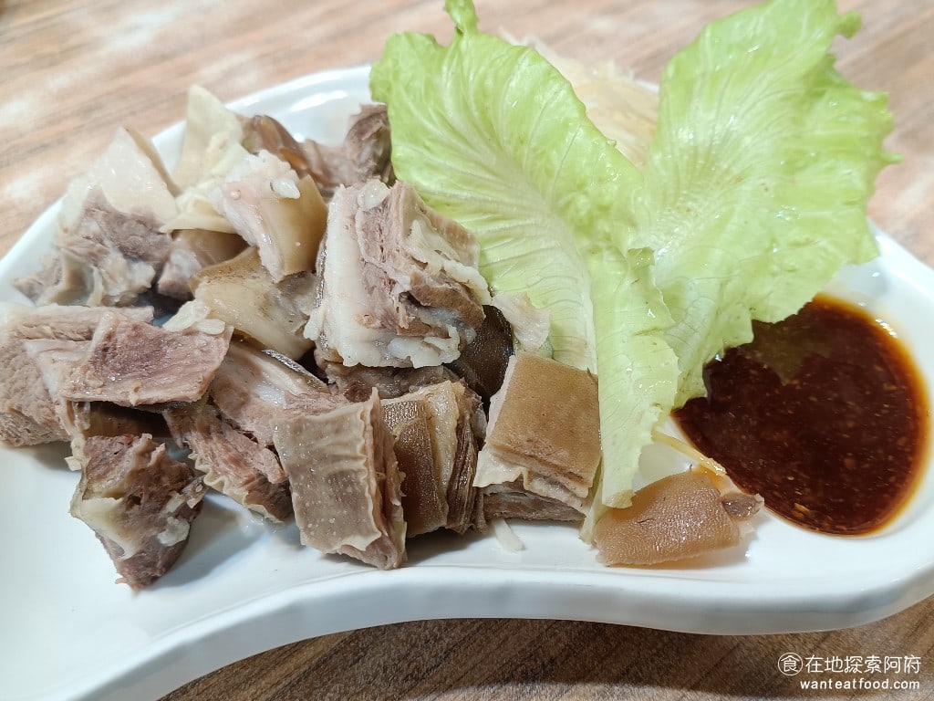 莫宰羊-內湖港墘店,莫宰羊-內湖港墘店菜單,莫宰羊-內湖港墘店價格,內湖區美食,內湖美食,港墘美食,台灣小吃,羊肉爐,炒飯 羊貴妃 羊貴妃指的是羊的三層肉，光聽名字就能知道，這一盤肉非常高級。 @在地阿府的美食世界
