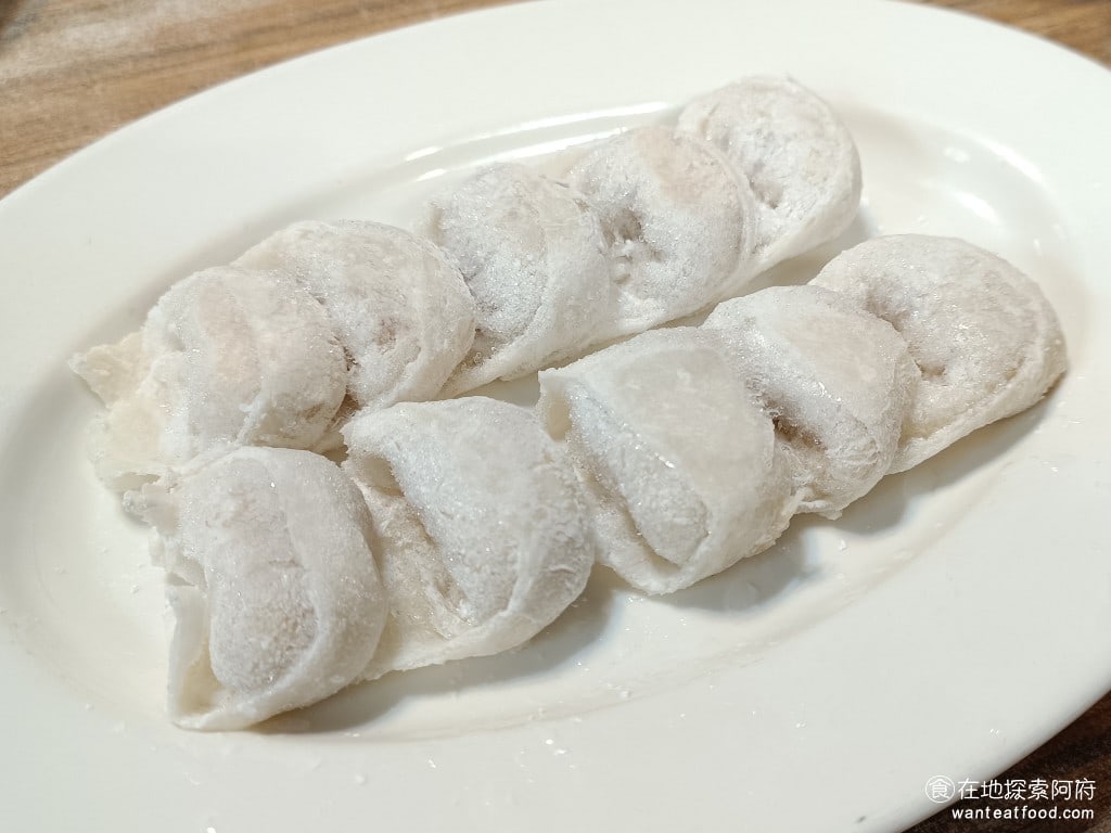 莫宰羊-內湖港墘店,莫宰羊-內湖港墘店菜單,莫宰羊-內湖港墘店價格,內湖區美食,內湖美食,港墘美食,台灣小吃,羊肉爐,炒飯 三記魚餃 我發現有好多火鍋店，也是用三記魚餃這個品牌，例如雅香石頭火鍋，這個品牌的魚餃，確實非常好吃，內餡非常香。 @在地阿府的美食世界