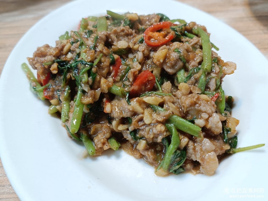 莫宰羊-內湖港墘店,莫宰羊-內湖港墘店菜單,莫宰羊-內湖港墘店價格,內湖區美食,內湖美食,港墘美食,台灣小吃,羊肉爐,炒飯 吃起來微辣，感覺是一般人都可以接受的辣度，還帶有蒜味，羊肉的肉質也非常軟嫩，吃起來很舒服，難怪生意會這麼好。 @在地阿府的美食世界