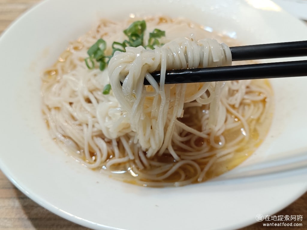 莫宰羊-內湖港墘店,莫宰羊-內湖港墘店菜單,莫宰羊-內湖港墘店價格,內湖區美食,內湖美食,港墘美食,台灣小吃,羊肉爐,炒飯 麵線吃起來偏軟，在天冷的時候，搭配著羊肉爐一起吃，熱騰騰的，非常暖胃。 @在地阿府的美食世界