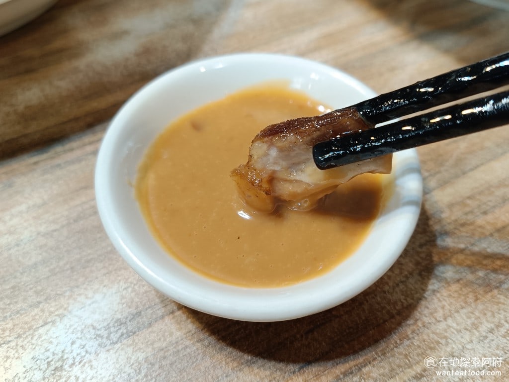 莫宰羊-內湖港墘店,莫宰羊-內湖港墘店菜單,莫宰羊-內湖港墘店價格,內湖區美食,內湖美食,港墘美食,台灣小吃,羊肉爐,炒飯 店內有提供羊肉專屬的沾醬，放在餐具區，別忘了要沾沾看。 @在地阿府的美食世界