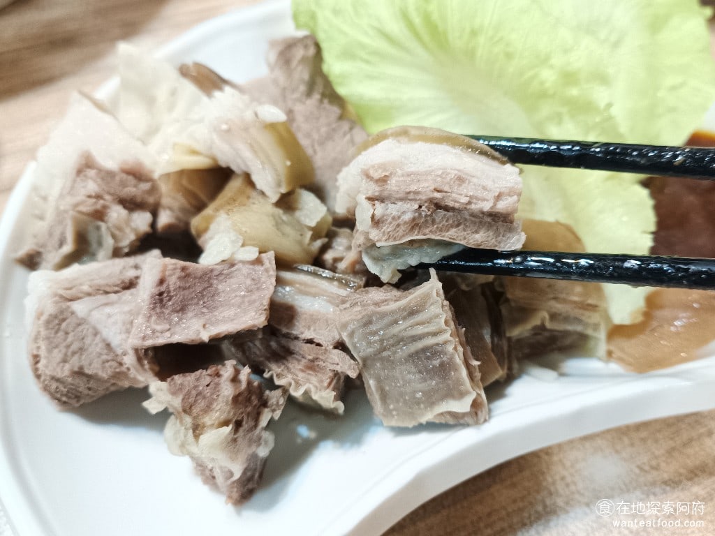 莫宰羊-內湖港墘店,莫宰羊-內湖港墘店菜單,莫宰羊-內湖港墘店價格,內湖區美食,內湖美食,港墘美食,台灣小吃,羊肉爐,炒飯 由於每一隻羊只有少許的部位，所以這一道料理每日是限量供應的，算是《莫宰羊-內湖港墘店》的招牌菜。 @在地阿府的美食世界