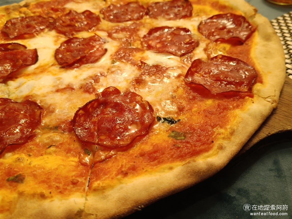 Osteria,Rialto,雅朵義大利餐館,Osteria,Rialto,雅朵義大利餐館菜單,Osteria,Rialto,雅朵義大利餐館價格,大安區美食,大安美食,國父紀念館美食,義式料理,比薩 比薩的做法完全是道地的義式比薩，所以厚度非常薄，吃起來像薄餅。 @在地探索的阿府美食世界