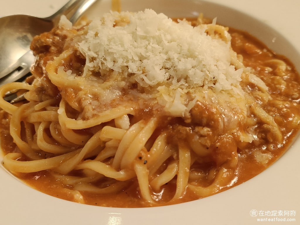 Osteria,Rialto,雅朵義大利餐館,Osteria,Rialto,雅朵義大利餐館菜單,Osteria,Rialto,雅朵義大利餐館價格,大安區美食,大安美食,國父紀念館美食,義式料理,比薩 麵的口感吃起來比較粗，咬起來非常有嚼勁，原本會擔心麵會不會太硬，但吃起來其實蠻軟的。 @在地探索的阿府美食世界