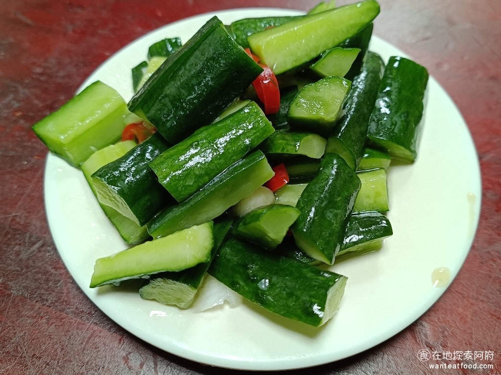 王家水餃館,王家水餃館菜單,王家水餃館價格,內湖區美食,內湖美食,東湖美食,台灣小吃,水餃,炸醬麵 小菜小黃瓜 小黃瓜吃起來非常的清爽，帶有淡淡的醋味，不過我們今天來，很可惜沒有吃到泡菜，泡菜才是這裡最好吃的小菜。 @在地探索的阿府美食世界