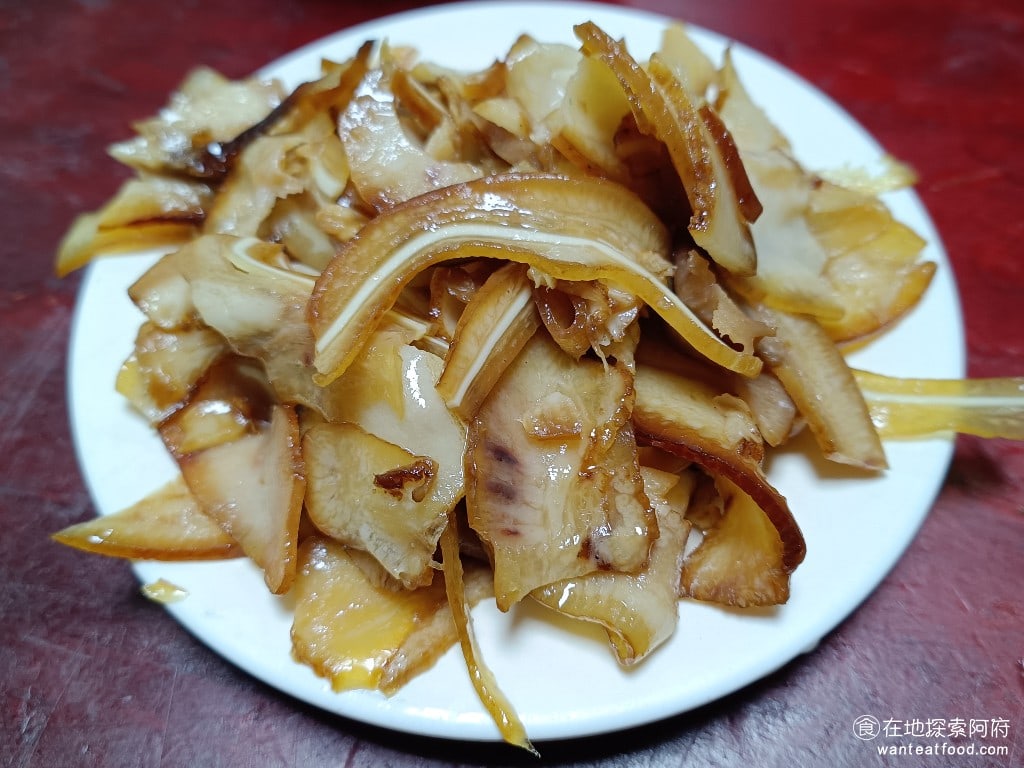 王家水餃館,王家水餃館菜單,王家水餃館價格,內湖區美食,內湖美食,東湖美食,台灣小吃,水餃,炸醬麵 小菜豬耳朵 吃起來非常的Q彈，帶有一點煙燻的味道，只不過口感有一點偏硬。 @在地探索的阿府美食世界