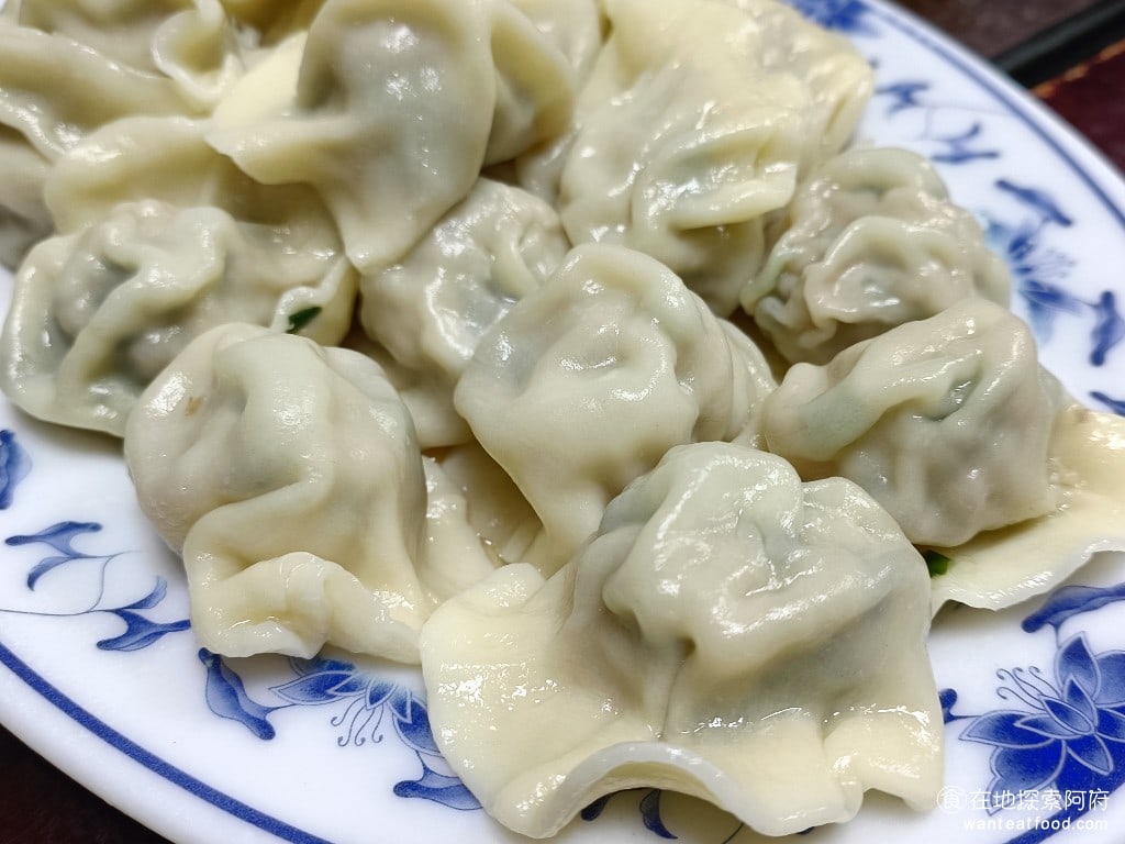 王家水餃館,王家水餃館菜單,王家水餃館價格,內湖區美食,內湖美食,東湖美食,台灣小吃,水餃,炸醬麵 豬肉水餃使用新鮮的豬肉，水餃的餡料吃起來非常鮮美多汁，韭菜和豬肉的比例也調配得很好，只不過內餡的味道有一點淡。 @在地探索的阿府美食世界