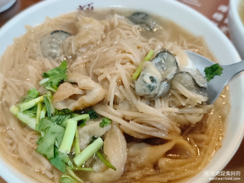 顏加唐麵線,顏加唐麵線菜單,顏加唐麵線價格,松山區美食,松山美食,松山美食,台灣小吃,蚵仔麵線,油飯 因為個人不吃辣，但聽說《顏加唐麵線》的辣妹醬也是招牌之一，愛吃辣的人可以加加看，使用的是辣椒和大蒜熬煮而成，不只是帶著辣味，還帶有大蒜的嗆味，會到非常特別。 @在地探索的阿府美食世界