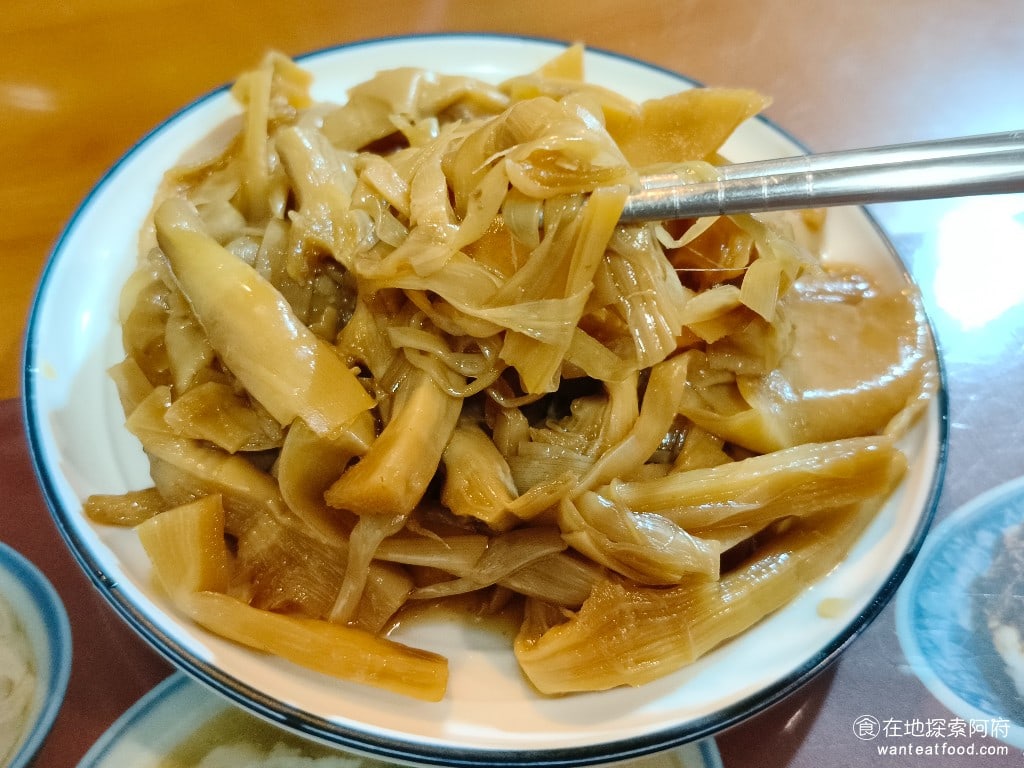 顏加唐麵線,顏加唐麵線菜單,顏加唐麵線價格,松山區美食,松山美食,松山美食,台灣小吃,蚵仔麵線,油飯 口感上非常軟，吃起來並不脆，個人覺得比較普通。 @在地探索的阿府美食世界