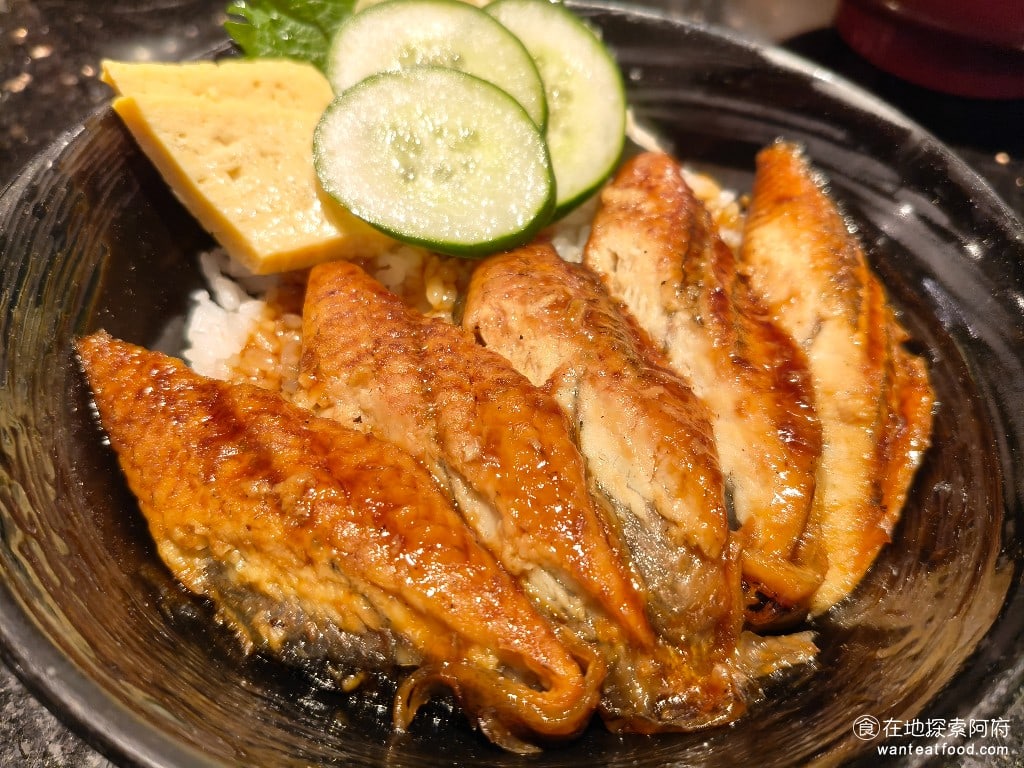 金澤美味壽司,金沢まいもん寿司,SOGO台北忠孝館店,金澤美味壽司,SOGO台北忠孝館店菜單,金澤美味壽司,SOGO台北忠孝館店價格,大安區美食,大安美食,忠孝復興美食,日式料理,壽司 鰻魚飯 這一碗鰻魚飯非常有水準，上面淋上了燒烤的醬油，味道甜甜的，搭配的白飯非常下飯，鰻魚的份量也給得很多，而且也沒什麼魚刺，吃起來非常舒服。 @在地探索的阿府美食世界