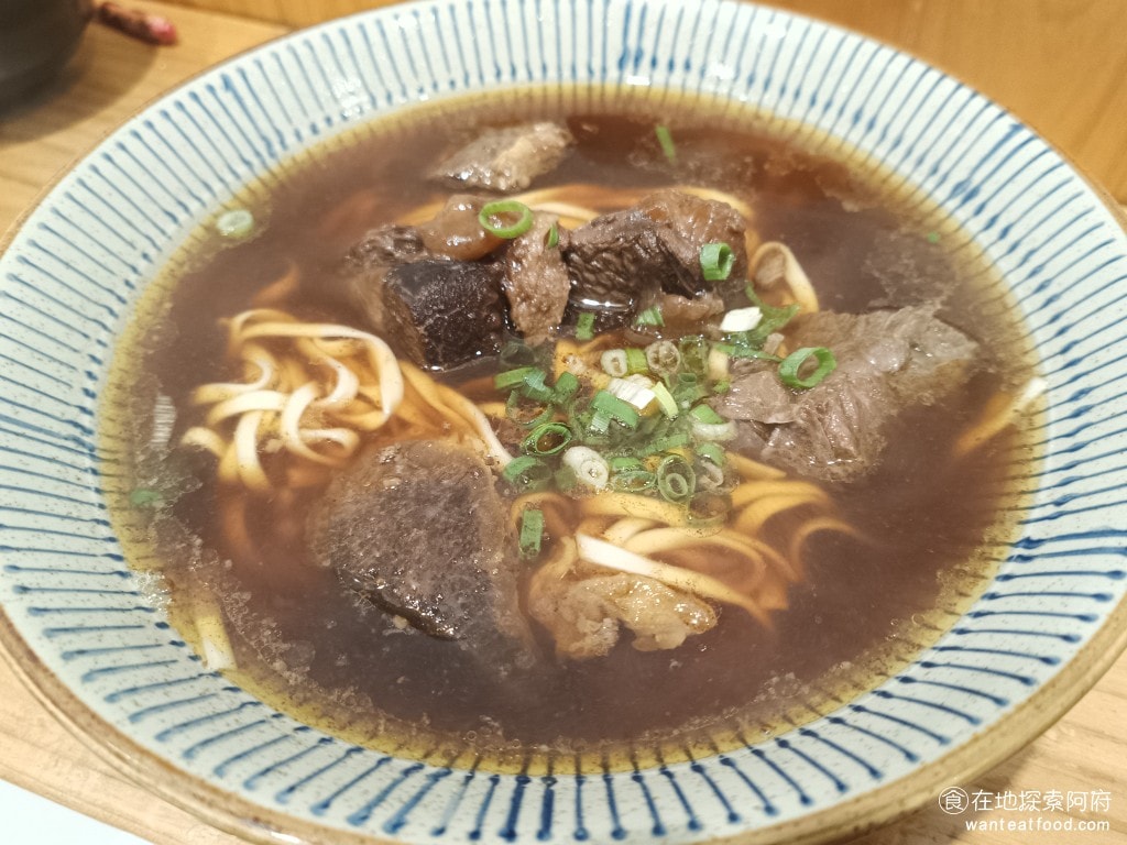 東館牛麵食館 東館牛肉麵 古法天然中藥 南京復興 酸菜 茶碗蒸 半筋半肉牛肉麵