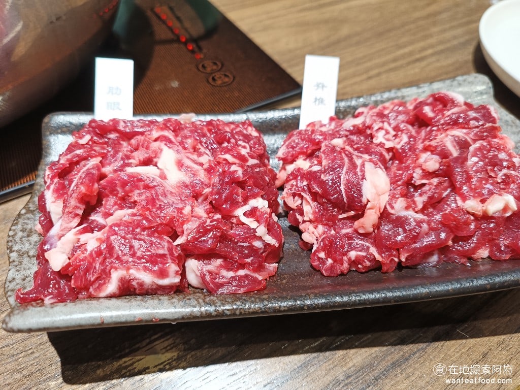 宣牛溫體牛肉火鍋(復興店),宣牛溫體牛肉火鍋(復興店)菜單,宣牛溫體牛肉火鍋(復興店)價格,中山區美食,中山美食,中山國中美食,台灣小吃,牛肉火鍋,熱炒,熱炒 肋眼肉脊骨肉 宣牛最大的特色，就是堅持每日產地，直送的新鮮牛肉，是從台南當天現切，並搭乘高鐵北上送過來的。 @在地探索的阿府美食世界