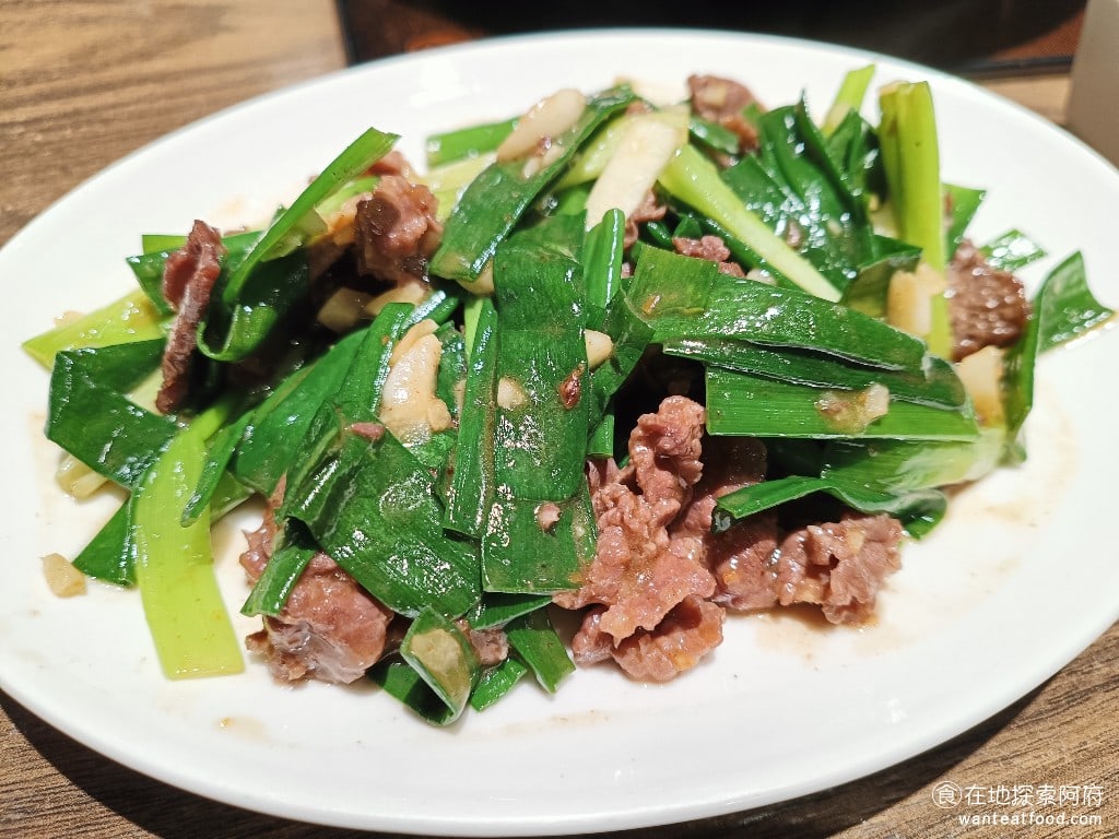 宣牛溫體牛肉火鍋(復興店),宣牛溫體牛肉火鍋(復興店)菜單,宣牛溫體牛肉火鍋(復興店)價格,中山區美食,中山美食,中山國中美食,台灣小吃,牛肉火鍋,熱炒,熱炒 蔥爆牛肉 蔥爆牛肉吃起來，比空心菜炒牛肉，味道更香、更重，裡面加了滿滿的蔥和蒜。《宣牛溫體牛肉火鍋-復興店》的熱炒，吃起來都不會感覺到油膩。 @在地探索的阿府美食世界