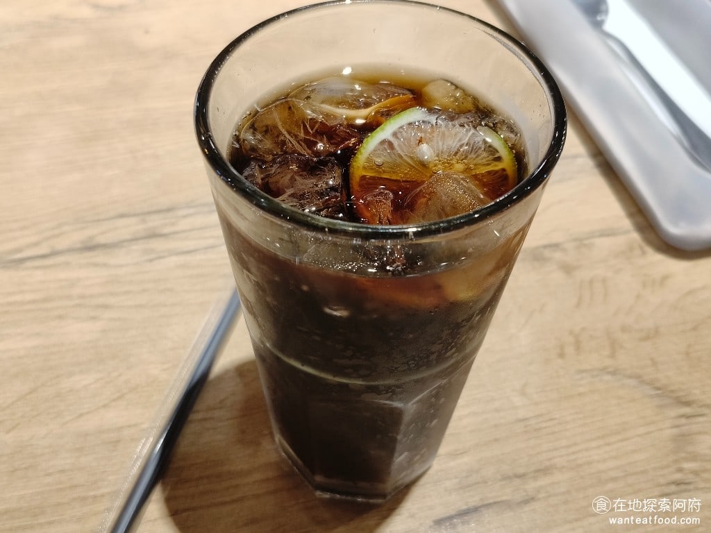 Triple,Cafe,Triple,Cafe菜單,Triple,Cafe價格,內湖區美食,內湖美食,大湖公園美食,美式料理,漢堡,義式料理,義大利麵,燉飯 單點的可樂 70 元。 @在地阿府的美食世界