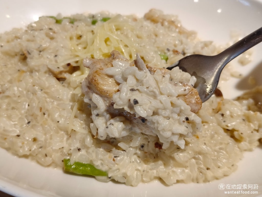 Triple,Cafe,Triple,Cafe菜單,Triple,Cafe價格,內湖區美食,內湖美食,大湖公園美食,美式料理,漢堡,義式料理,義大利麵,燉飯 覺得燉飯的奶油味以及松露味，都不太夠，但吃起來是清爽的，舒服的。 @在地阿府的美食世界