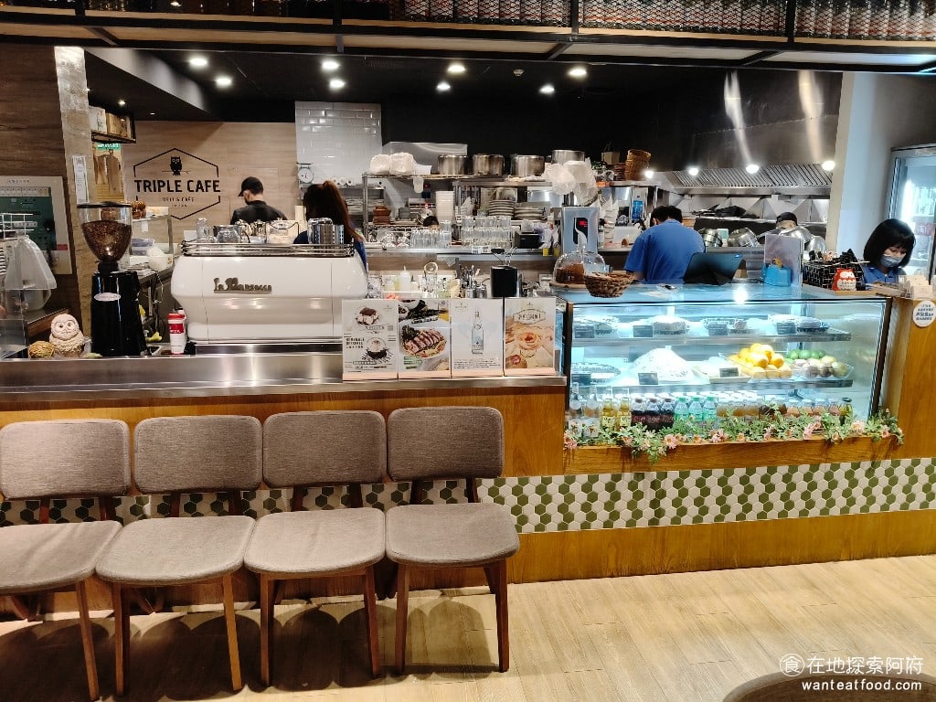 Triple,Cafe,Triple,Cafe菜單,Triple,Cafe價格,內湖區美食,內湖美食,大湖公園美食,美式料理,漢堡,義式料理,義大利麵,燉飯 廚房是開放式的，但排煙系統做得很好，所以完全聞不到油煙味，廚房內部也非常乾淨。 @在地阿府的美食世界