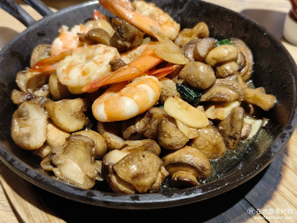 Triple,Cafe,Triple,Cafe菜單,Triple,Cafe價格,內湖區美食,內湖美食,大湖公園美食,美式料理,漢堡,義式料理,義大利麵,燉飯 義式蒜香草炒蘑菇 這一份炒蘑菇，是用黑胡椒做調味，黑胡椒的味道不會特別重，整盤蘑菇吃起來算是清爽的。 @在地阿府的美食世界