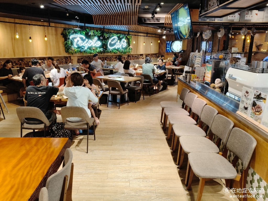 Triple,Cafe,Triple,Cafe菜單,Triple,Cafe價格,內湖區美食,內湖美食,大湖公園美食,美式料理,漢堡,義式料理,義大利麵,燉飯 店內的空間是以木頭工業風格為主，打造出在小木屋中用餐的環境，正好在大湖公園的對面，所以非常有大自然的用餐氛圍。 @在地阿府的美食世界