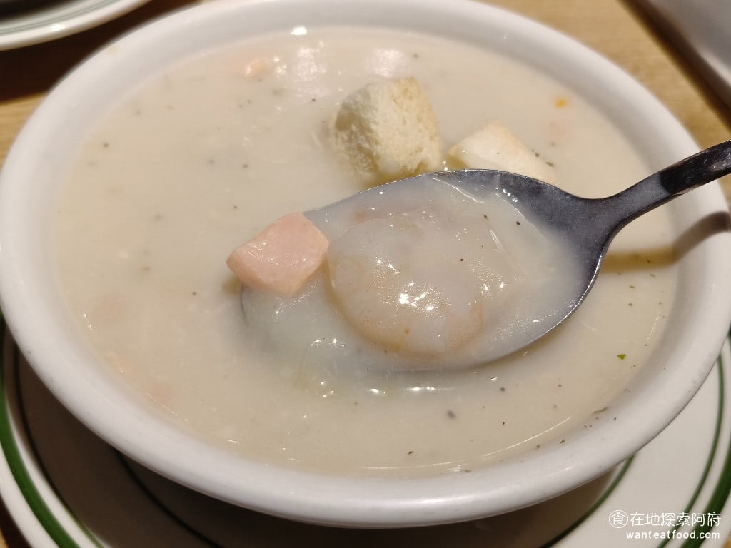 Triple,Cafe,Triple,Cafe菜單,Triple,Cafe價格,內湖區美食,內湖美食,大湖公園美食,美式料理,漢堡,義式料理,義大利麵,燉飯 裡面有滿滿的鮭魚，還有一隻蝦仁，奶油的味道比較清淡。 @在地阿府的美食世界