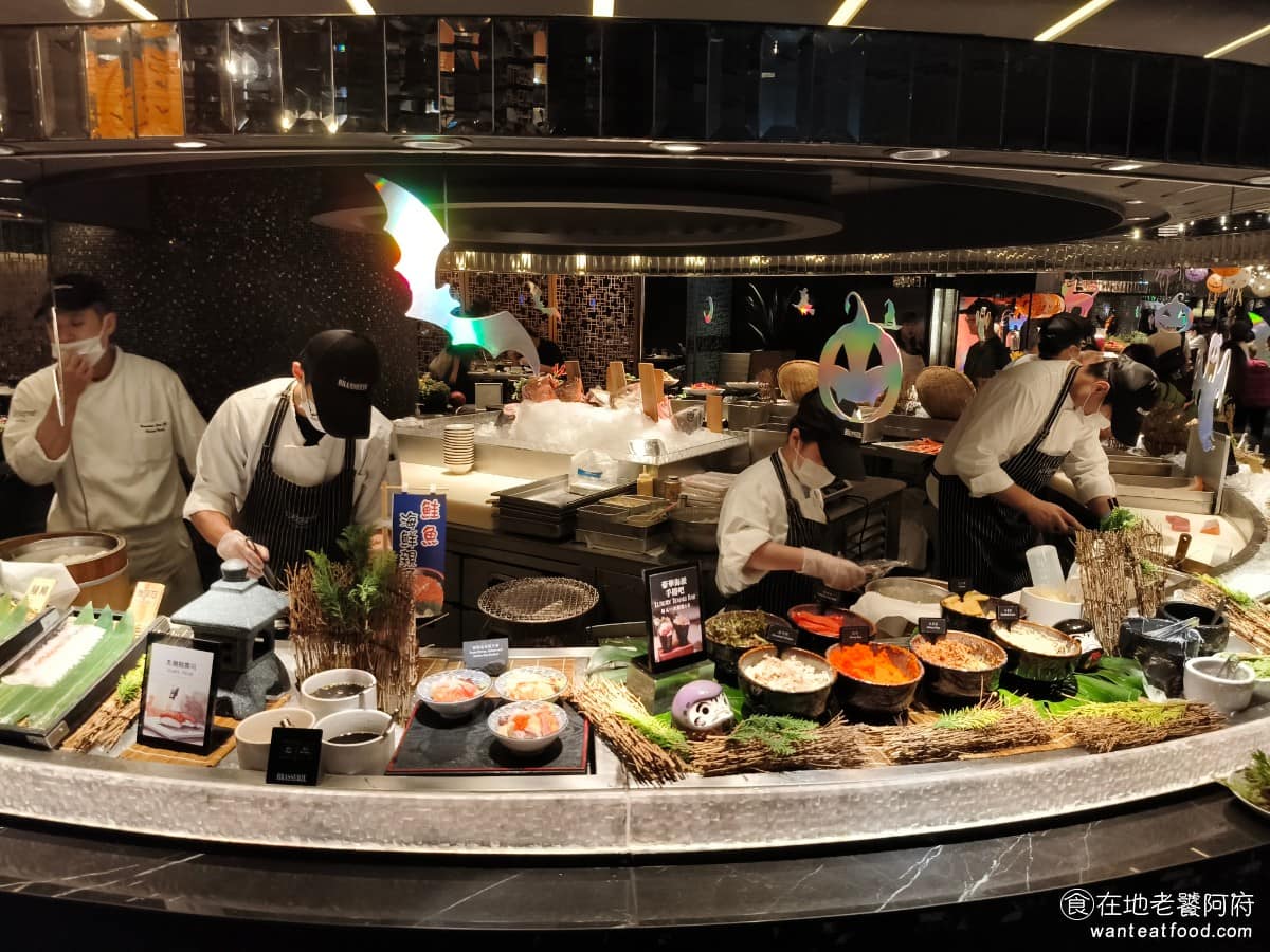 台北晶華酒店栢麗廳 Brasserie Brasserie菜單 Brasserie推薦 《台北晶華酒店栢麗廳》最大的特色是海鮮,和台東成功漁港有漁船契作,船每天捕到什麼都收,不挑大小和魚種,所以生魚片區常會出現比較少見的魚,整條魚也會盡量用完,魚肉做生魚片,魚骨熬湯,魚頭拿去燉或烤。 @在地老饕阿府
