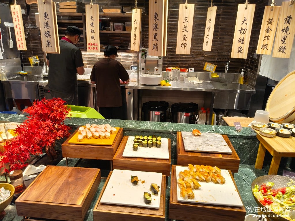 饗麻饗辣PLUS,LALAPORT南港店,饗麻饗辣PLUS,LALAPORT南港店菜單,饗麻饗辣PLUS,LALAPORT南港店價格,南港區美食,南港美食,南港軟體園區美食,燒肉料理,火鍋,自助ㄅ,自助吧,自助吧 壽司區有東港黑鮪魚、天使紅蝦、東港旗魚、松葉蟹膏、味噌比目魚，還有大切鮭魚蒲燒、心滿黃金炸蝦。 @在地探索的阿府美食世界