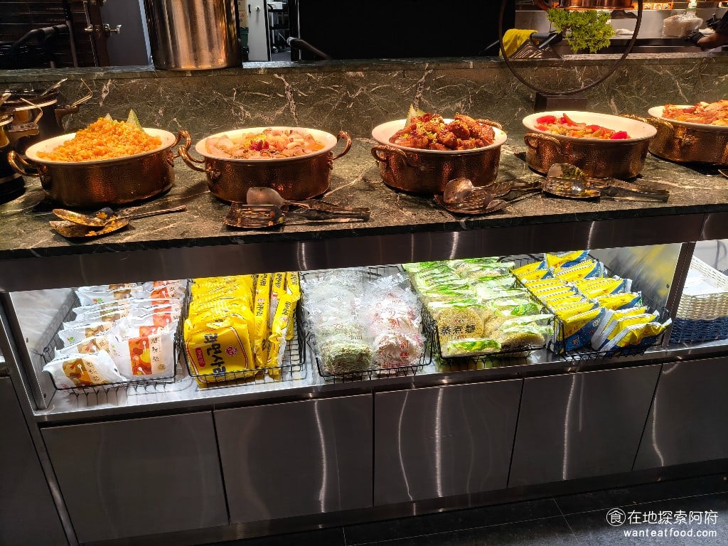饗麻饗辣PLUS,LALAPORT南港店,饗麻饗辣PLUS,LALAPORT南港店菜單,饗麻饗辣PLUS,LALAPORT南港店價格,南港區美食,南港美食,南港軟體園區美食,燒肉料理,火鍋,自助ㄅ,自助吧,自助吧 下方還有麵食區，提供各種的麵條，包括冬粉、王子麵、烏龍麵。 @在地探索的阿府美食世界