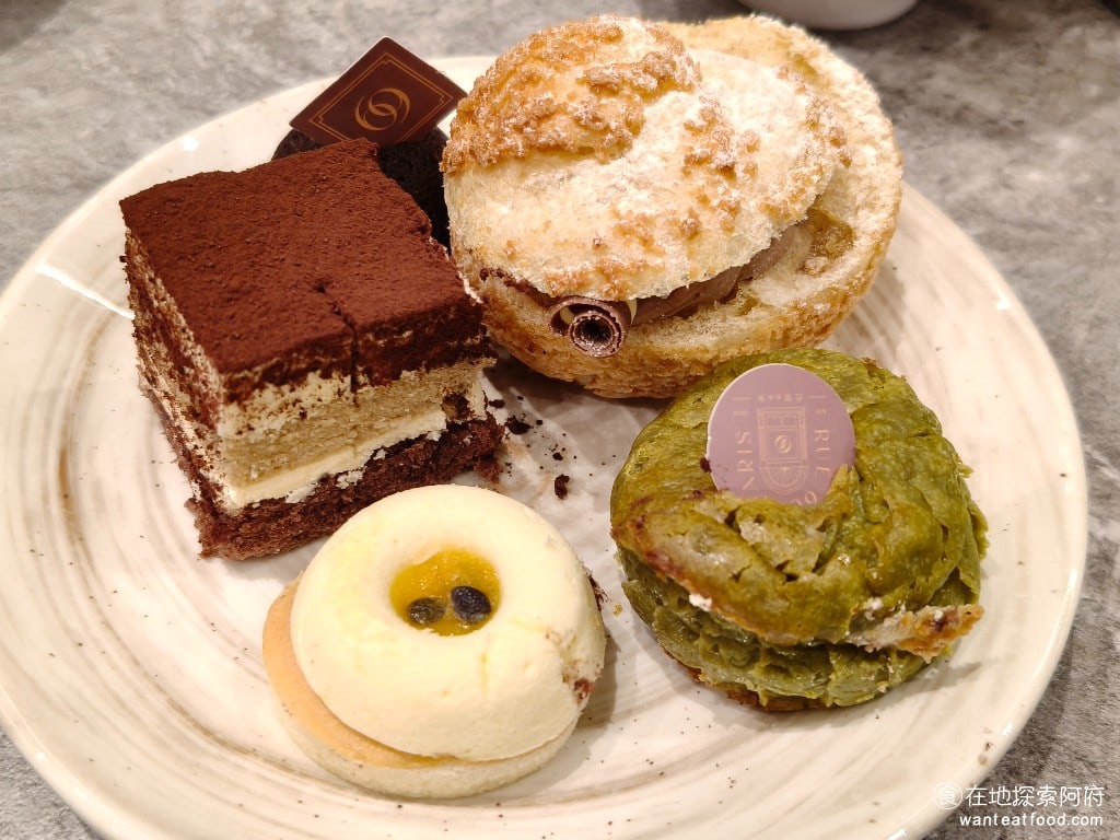 饗麻饗辣PLUS,LALAPORT南港店,饗麻饗辣PLUS,LALAPORT南港店菜單,饗麻饗辣PLUS,LALAPORT南港店價格,南港區美食,南港美食,南港軟體園區美食,燒肉料理,火鍋,自助ㄅ,自助吧,自助吧 《饗麻饗辣 lalaport南港店》的強項，與其說是火鍋，個人覺得是在甜點，甜點真的非常好吃，只不過當火鍋吃完後，甜點吃了一盤，就吃不下了。 @在地探索的阿府美食世界
