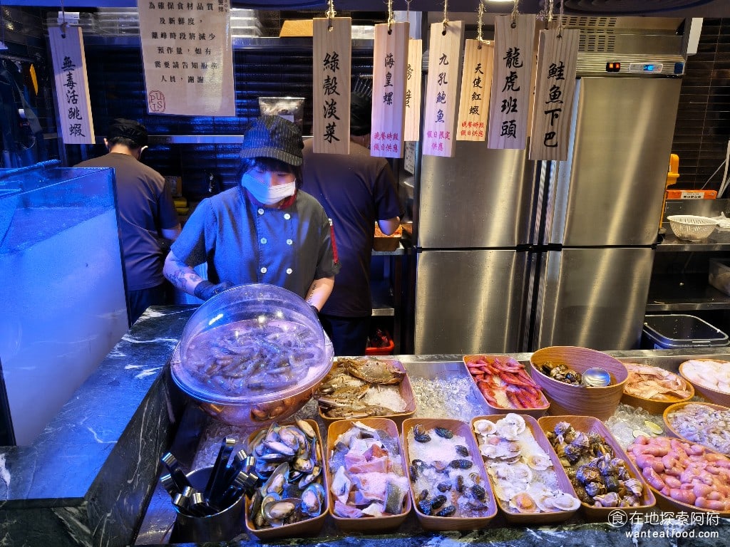 饗麻饗辣PLUS,LALAPORT南港店,饗麻饗辣PLUS,LALAPORT南港店菜單,饗麻饗辣PLUS,LALAPORT南港店價格,南港區美食,南港美食,南港軟體園區美食,燒肉料理,火鍋,自助ㄅ,自助吧,自助吧 鮭魚、下巴龍、虎斑頭、九孔鮑魚、海黃螺、絲殼、淡菜。 @在地探索的阿府美食世界