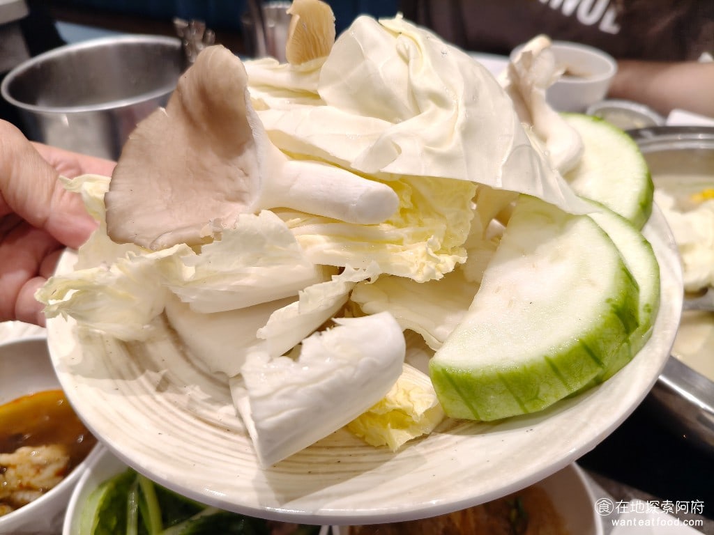 饗麻饗辣PLUS,LALAPORT南港店,饗麻饗辣PLUS,LALAPORT南港店菜單,饗麻饗辣PLUS,LALAPORT南港店價格,南港區美食,南港美食,南港軟體園區美食,燒肉料理,火鍋,自助ㄅ,自助吧,自助吧 蔬菜菜盤 @在地探索的阿府美食世界