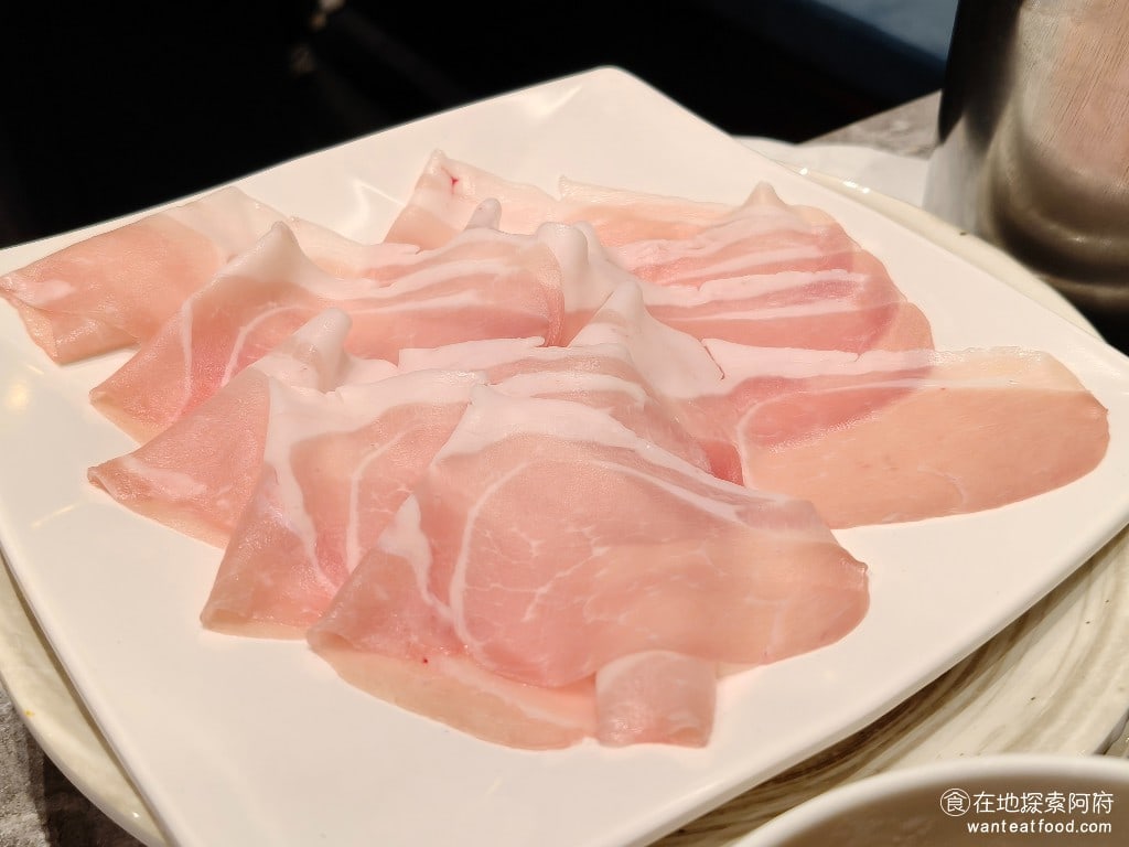 饗麻饗辣PLUS,LALAPORT南港店,饗麻饗辣PLUS,LALAPORT南港店菜單,饗麻饗辣PLUS,LALAPORT南港店價格,南港區美食,南港美食,南港軟體園區美食,燒肉料理,火鍋,自助ㄅ,自助吧,自助吧 香草豬五花 @在地探索的阿府美食世界
