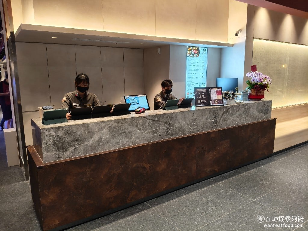 饗麻饗辣PLUS,LALAPORT南港店,饗麻饗辣PLUS,LALAPORT南港店菜單,饗麻饗辣PLUS,LALAPORT南港店價格,南港區美食,南港美食,南港軟體園區美食,燒肉料理,火鍋,自助ㄅ,自助吧,自助吧 《饗麻饗辣 lalaport南港店》會在南港lalaport 6樓，交通也非常方便，搭捷運的話，可以直接從南港展覽館站下車，或是直接停在lalaport的停車場，停車可以直接進行折抵，買 1000 元，可以折抵一小時。 @在地探索的阿府美食世界