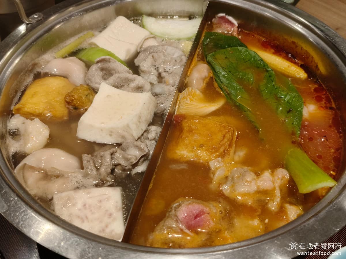 藍象廷林口三井店 藍象廷林口三井店菜單 藍象廷林口三井店推薦 林口區美食 林口美食 湯頭味道比較偏淡,剛開始煮比較沒味道,煮久了味道才會比較明顯,但依然還是偏淡,食材下去涮一下就入味,香茅鍋是淡淡的檸檬和香茅香,適合煮海鮮和青菜,喜歡重口味的人會覺得不夠味。 @在地老饕阿府