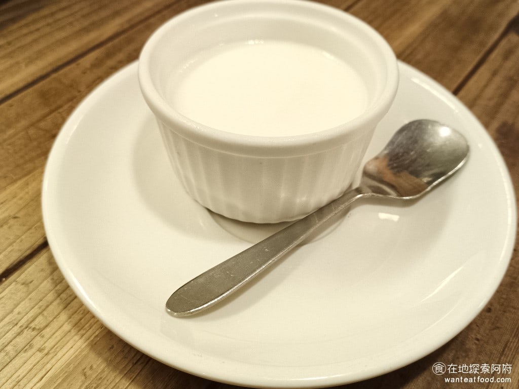 洋蔥 天母店 士林美食 天母美食 義式料理 奶酪 奶酪吃起來非常的普通如果是選甜點的話不建議選這一個