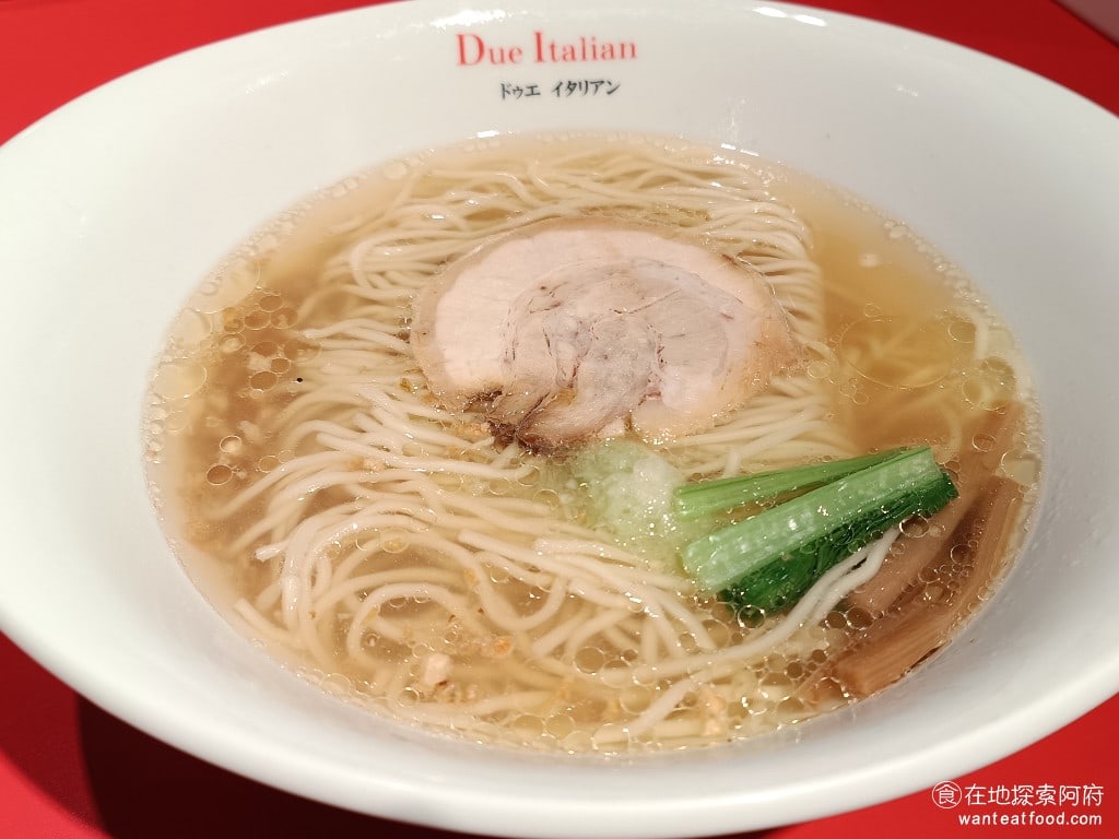 Due,Italian黃金鹽拉麵（台北新光A4分店）,Due,Italian黃金鹽拉麵（台北新光A4分店）菜單,Due,Italian黃金鹽拉麵（台北新光A4分店）價格,信義區美食,信義美食,市政府美食,日式料理,拉麵 黃金鹽味拉麵麵軟 280 元 鹽味拉麵上面灑了非常多的蒜片，所以蒜味的比重較高，這一碗也可以說是大蒜鹽味拉麵。 @在地探索的阿府美食世界