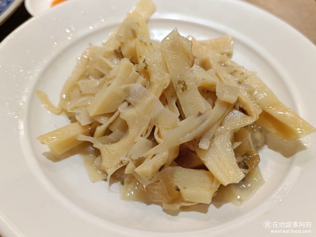 古城古早麵 內湖店 內湖美食 西湖美食 台灣小吃 魯筍絲 這一份蘆筍絲味道吃起來非常棒損失如的比較久所以吃起來口感比較軟帶有微微的酸味吃起來很下飯只不過這一份的價格是85元 我覺得有一點偏貴了