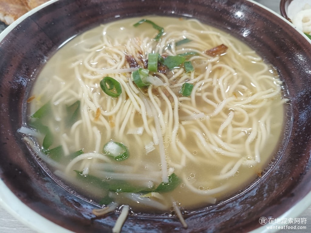 御品鮮東石鮮蚵(康寧店) 內湖美食 內湖美食 台灣小吃 湯油麵 他的湯油麵吃起來非常清爽湯頭一點都不油而且味道也偏淡和蝨目魚湯的湯頭比起來味道也比較淡