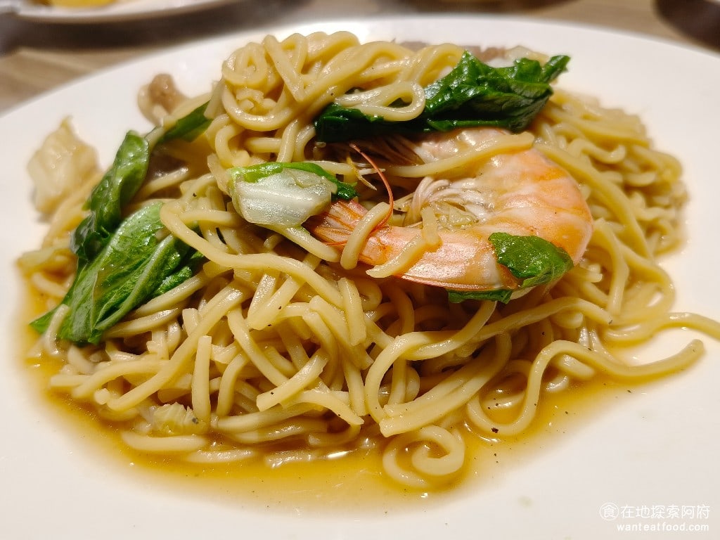 阿華食堂,阿華食堂菜單,阿華食堂價格,內湖區美食,內湖美食,港墘美食,台灣小吃,炒飯,炒麵 炒麵的口味，整體來說算是清爽的，個人心中期待的，是味道較重的炒麵，所以會覺得這一份炒麵比較普通。 @在地探索的阿府美食世界