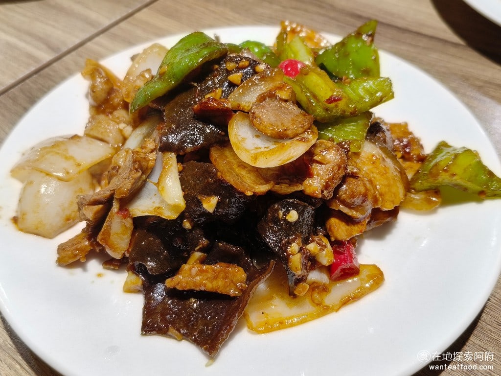 阿華食堂,阿華食堂菜單,阿華食堂價格,內湖區美食,內湖美食,港墘美食,台灣小吃,炒飯,炒麵 回鍋肉 全部的餐點中，我覺得回鍋肉是裡面最好吃的，因為味道最重。 @在地探索的阿府美食世界