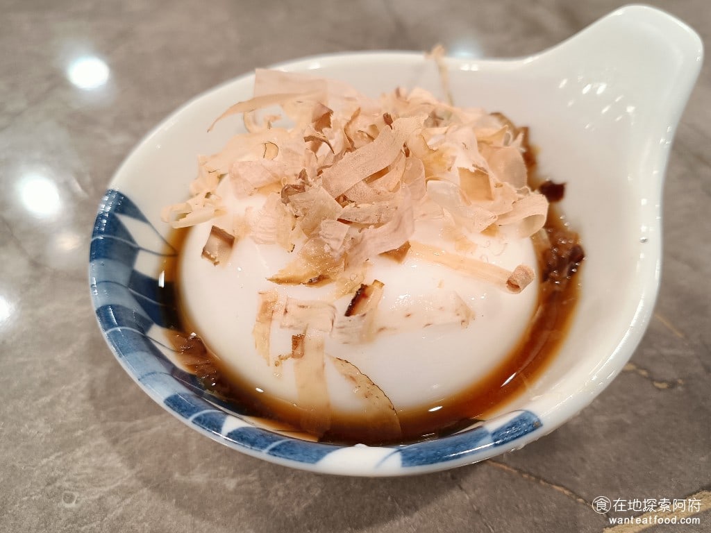 美觀園日本料理,美觀園日本料理菜單,美觀園日本料理價格,萬華區美食,萬華美食,西門美食,日式料理,蛋包飯,烏龍麵 花生冷豆腐 因為很好奇，不知道花生冷豆腐是什麼，所以才點了這一個餐點，後來才發現，原來就是杏仁豆腐而已。 @在地探索的阿府美食世界
