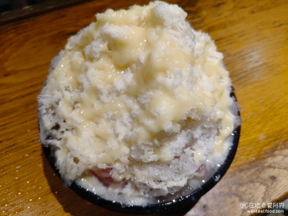 秘方雪人兄弟大安店 秘方雪人兄弟大安店菜單 秘方雪人兄弟大安店推薦 大安區美食 大安美食 刨冰四種配料 選四種配料,再淋上黑糖水的簡單版本,一整碗份量不小,屬於古早味路線,糖水甜度偏甜,加了煉乳還會變得更甜。 @在地老饕阿府