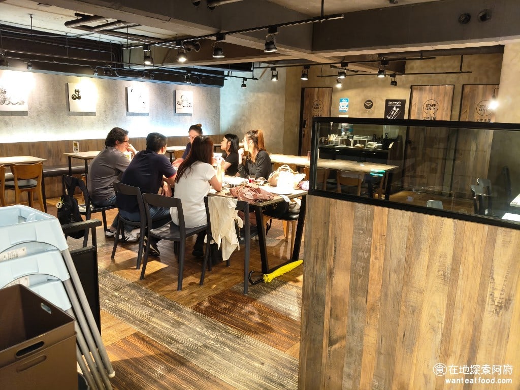 Kitchen,CreAfe'客意直火(內科西湖店),Kitchen,CreAfe'客意直火(內科西湖店)菜單,Kitchen,CreAfe'客意直火(內科西湖店)價格,內湖區美食,內湖美食,西湖美食,義式料理,披薩 二樓的環境非常舒適，冷氣也比較涼爽，但因為我們來得比較晚，店員就直接請我們到一樓坐。 @在地探索的阿府美食世界