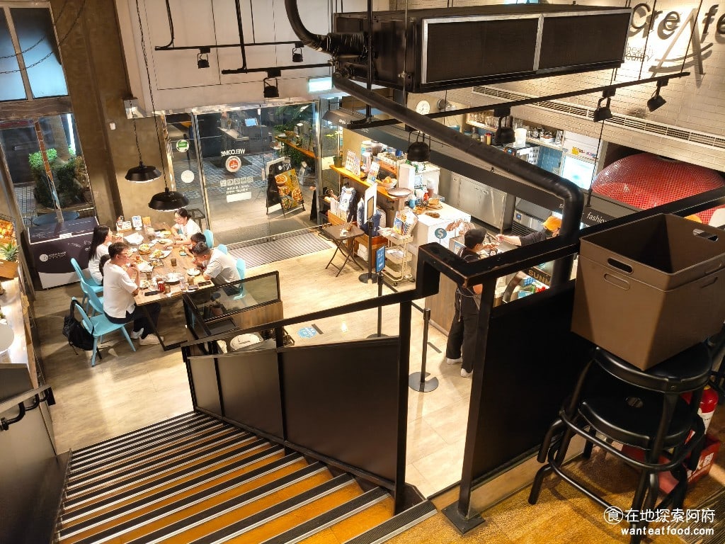Kitchen,CreAfe'客意直火(內科西湖店),Kitchen,CreAfe'客意直火(內科西湖店)菜單,Kitchen,CreAfe'客意直火(內科西湖店)價格,內湖區美食,內湖美食,西湖美食,義式料理,披薩 店家會優先讓客人坐在一樓，但如果想要用餐環境安靜一點的話，可以直接選擇二樓，只不過二樓關閉的時間非常早，8點半之前一定要用餐完畢。 @在地探索的阿府美食世界