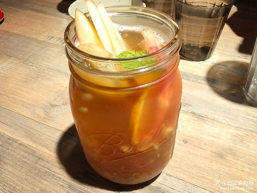Kitchen,CreAfe'客意直火(內科西湖店),Kitchen,CreAfe'客意直火(內科西湖店)菜單,Kitchen,CreAfe'客意直火(內科西湖店)價格,內湖區美食,內湖美食,西湖美食,義式料理,披薩 鮮韻水果茶 這杯水果茶喝起來，覺得味道有一點淡，水果的味道沒出來，感覺有點水水的，甜度也不太夠。如果需要糖的話，醬料區旁邊有提供糖。 @在地探索的阿府美食世界