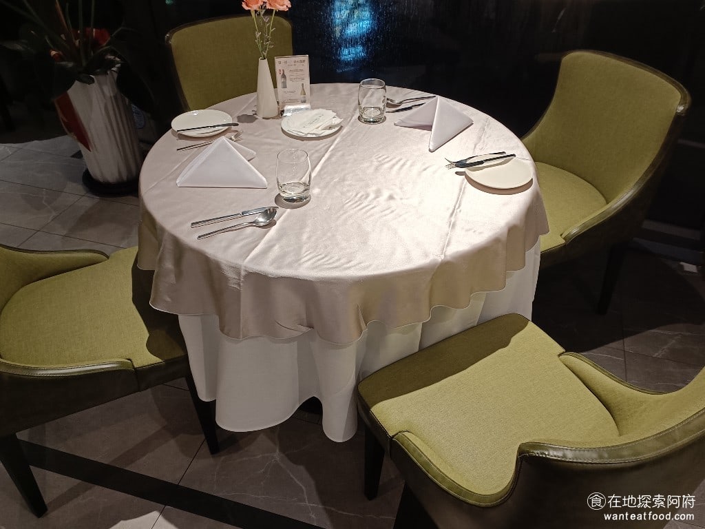 雅室牛排,大直旗艦店,雅室牛排,大直旗艦店菜單,雅室牛排,大直旗艦店價格,中山區美食,中山美食,劍南路站美食,美式料理,牛排 店內的座位配置非常用心，不管是兩人座的小圓桌，還是四人座、六人座，甚至是包廂，全部都有。 @在地探索的阿府美食世界